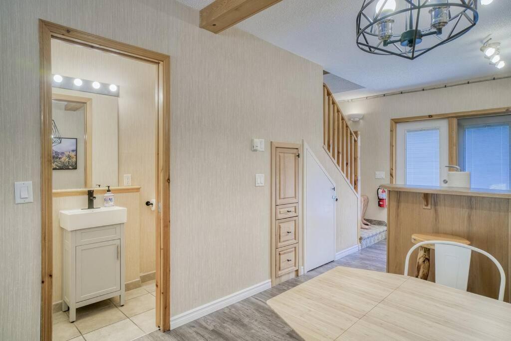 5 Mins To Banff - Cozy Townhome 2Br&2Bath - Banff Pass Included Canmore Kültér fotó