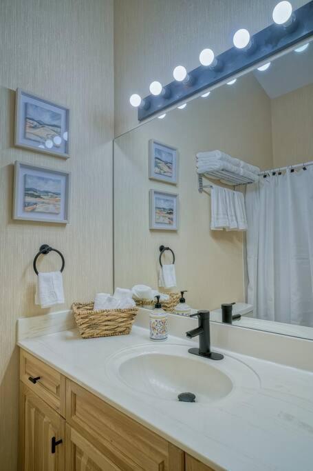 5 Mins To Banff - Cozy Townhome 2Br&2Bath - Banff Pass Included Canmore Kültér fotó